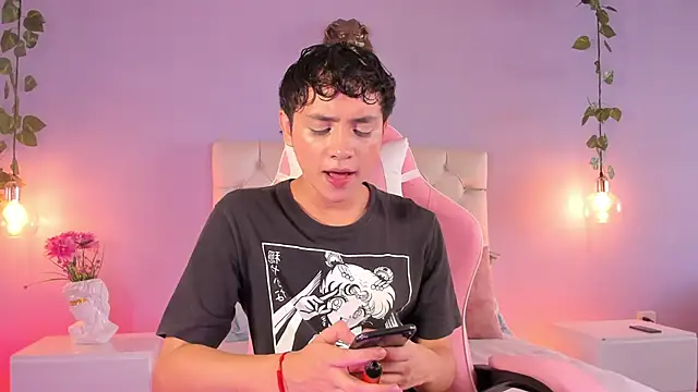 Snapshot of Brann_tadzio chatting on 01-13-25, 01:17 Brann tadzio online show from 01-13-25, 01:17