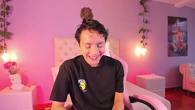 Snapshot of Brann_tadzio chatting on 01-25-25, 12:58 Brann tadzio online show from 01-25-25, 12:58