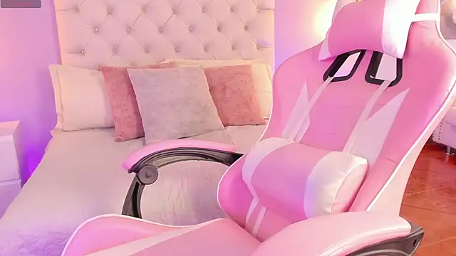 Snapshot of Brann_tadzio chatting on 02-19-25, 07:38 Brann tadzio online show from 02-19-25, 07:38