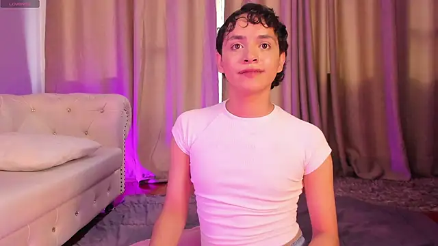 Snapshot of Brann_tadzio chatting on 02-25-25, 01:06 Brann tadzio online show from 02-25-25, 01:06