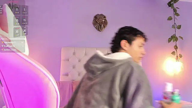 Snapshot of Brann_tadzio chatting on 03-05-25, 02:23 Brann tadzio online show from 03-05-25, 02:23