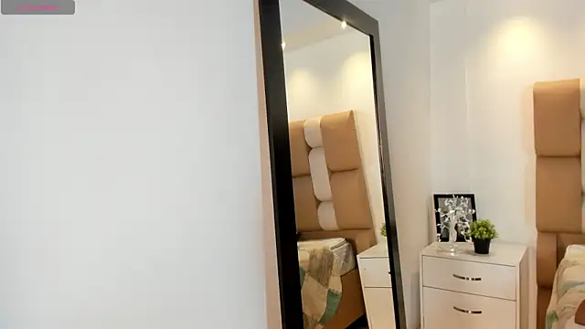 victoria mooree online show from 12-21-25, 12:12