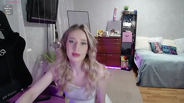 Little Soph online show from 03-04-25, 12:39