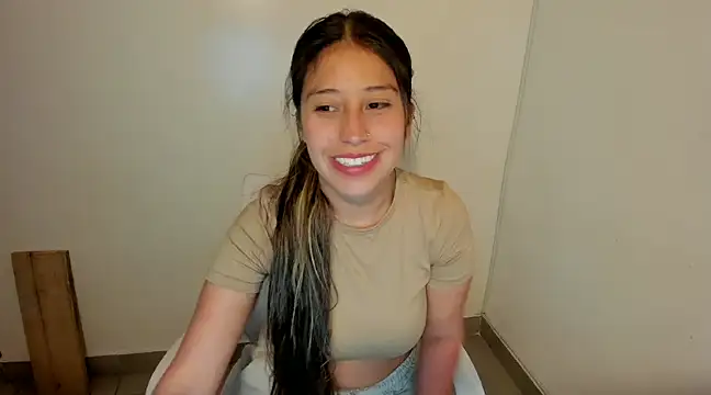 Snapshot of kiaraowen chatting on 03-22-25, 10:26 kiaraowen online show from 03-22-25, 10:26