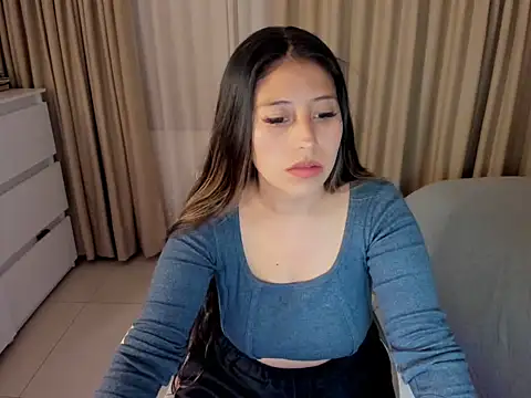 Snapshot of kiaraowen chatting on 09-27-25, 01:43 kiaraowen online show from 09-27-25, 01:43