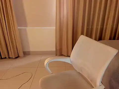 kiaraowen online show from 12-20-25, 05:09