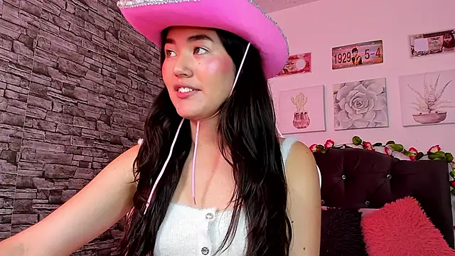 Snapshot of olivia22love chatting on 12-23-24, 03:55 olivia22love online show from 12-23-24, 03:55