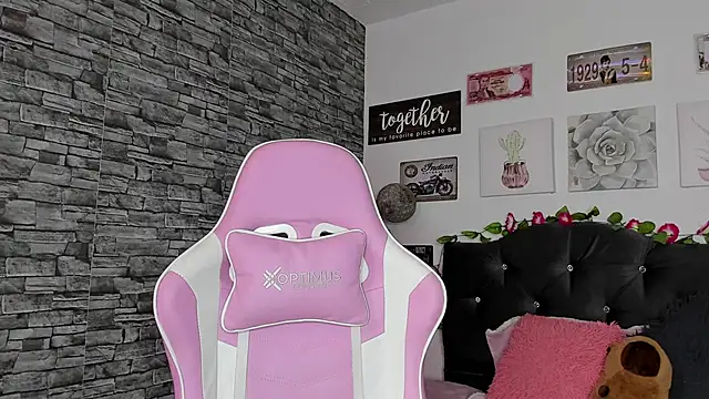 Snapshot of olivia22love chatting on 02-11-25, 03:08 olivia22love online show from 02-11-25, 03:08