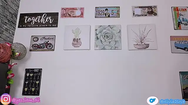 Snapshot of olivia22love chatting on 09-15-25, 01:00 olivia22love online show from 09-15-25, 01:00