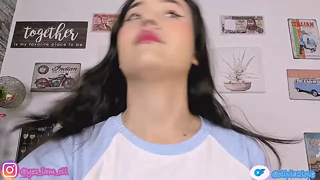 Snapshot of olivia22love chatting on 09-27-25, 10:15 olivia22love online show from 09-27-25, 10:15