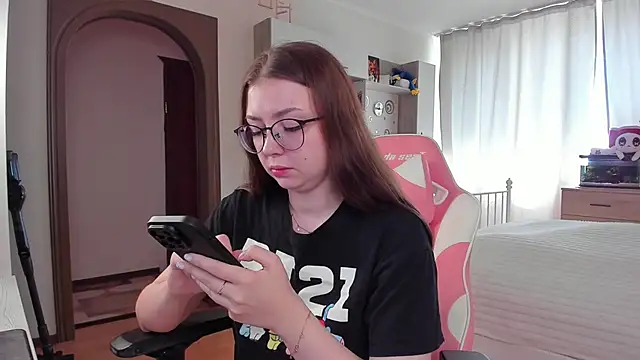 Snapshot of elisejays chatting on 03-20-25, 10:54 elisejays online show from 03-20-25, 10:54