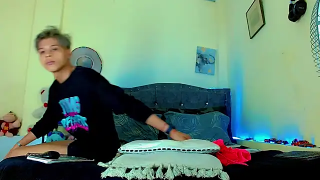 Liamscott  online show from 04-07-26, 07:25