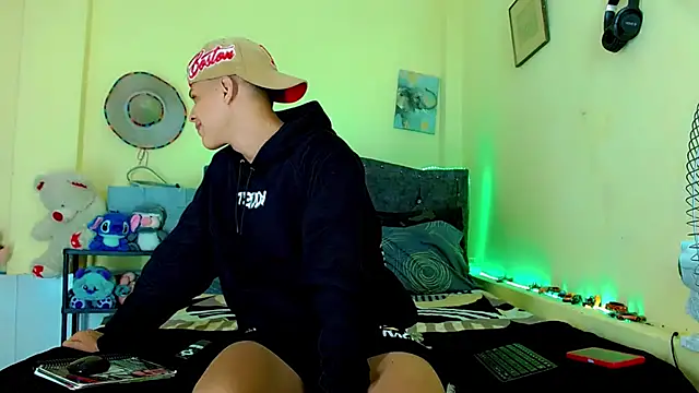 Liamscott  online show from 04-09-26, 07:52