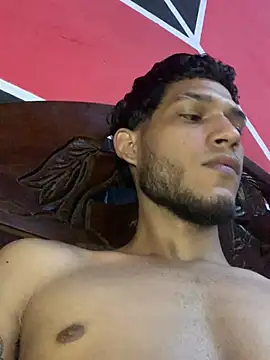 Snapshot of tanned_boy chatting on 06-17-26, 06:20 tanned boy online show from 06-17-26, 06:20