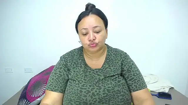 Snapshot of CrushOnMe_ chatting on 01-17-26, 12:43 CrushOnMe online show from 01-17-26, 12:43