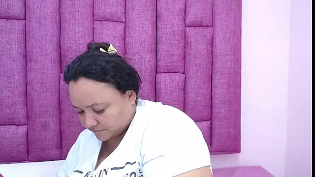 Snapshot of CrushOnMe_ chatting on 02-14-26, 12:35 CrushOnMe online show from 02-14-26, 12:35