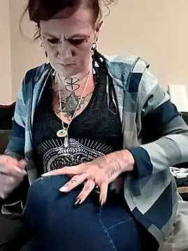 renegade vyxxen online show from 12-14-25, 04:34