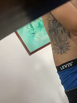 Snapshot of alejdrip chatting on 12-15-25, 03:27 alejdrip online show from 12-15-25, 03:27