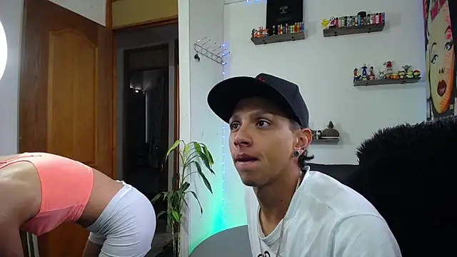 Snapshot of HillAndJack333 chatting on 01-19-25, 01:01 HillAndJack333 online show from 01-19-25, 01:01