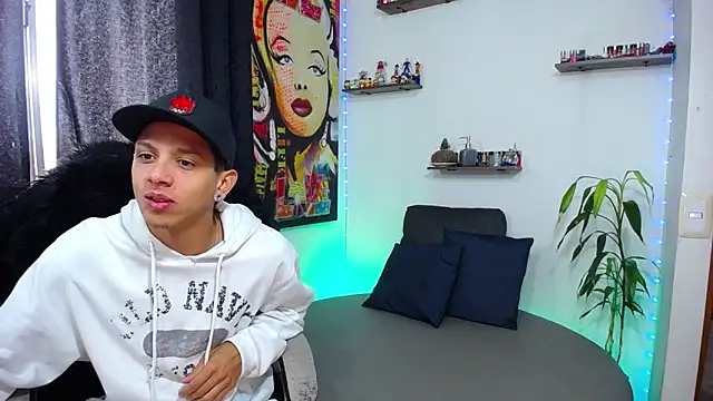 Snapshot of HillAndJack333 chatting on 01-21-25, 12:07 HillAndJack333 online show from 01-21-25, 12:07