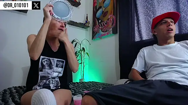 Snapshot of HillAndJack333 chatting on 10-25-25, 12:13 HillAndJack333 online show from 10-25-25, 12:13