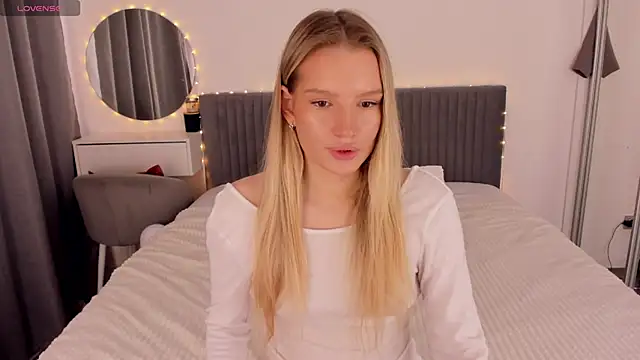 Snapshot of CassieRayss chatting on 05-18-26, 12:11 CassieRayss online show from 05-18-26, 12:11