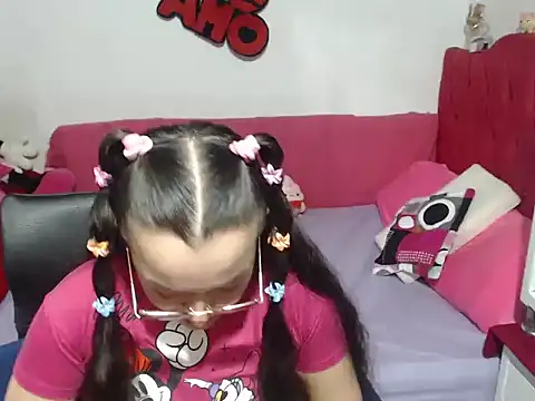 Angela 18honey online show from 11-06-25, 01:17