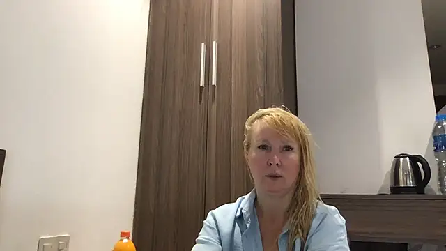 EmmaInLove23 online show from 02-16-25, 04:42