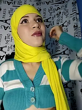 Snapshot of hanaa_18 chatting on 12-10-24, 02:05 hanaa 18 online show from 12-10-24, 02:05