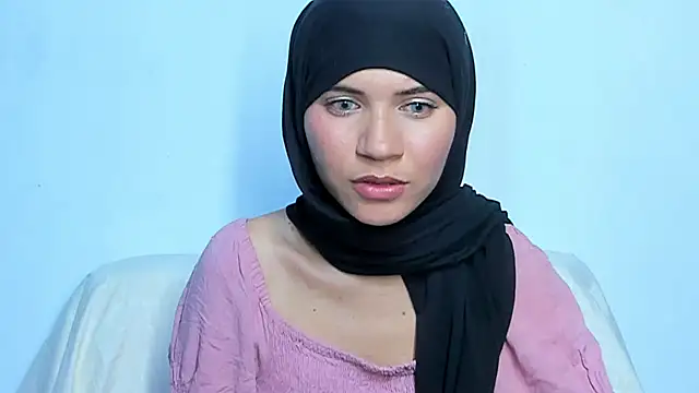 Snapshot of hanaa_18 chatting on 01-28-25, 03:15 hanaa 18 online show from 01-28-25, 03:15