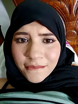 Snapshot of hanaa_18 chatting on 02-04-25, 10:45 hanaa 18 online show from 02-04-25, 10:45