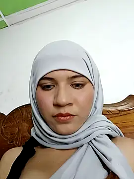 Snapshot of hanaa_18 chatting on 02-07-25, 01:15 hanaa 18 online show from 02-07-25, 01:15