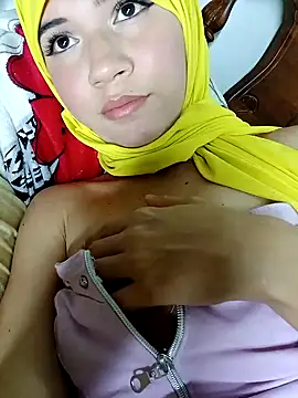 Snapshot of hanaa_18 chatting on 02-11-25, 02:35 hanaa 18 online show from 02-11-25, 02:35