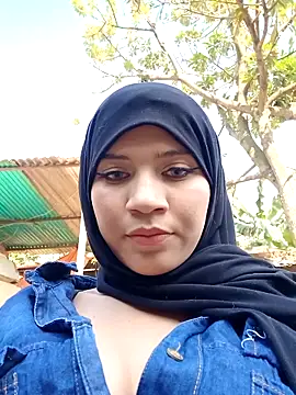 Snapshot of hanaa_18 chatting on 02-13-25, 07:42 hanaa 18 online show from 02-13-25, 07:42