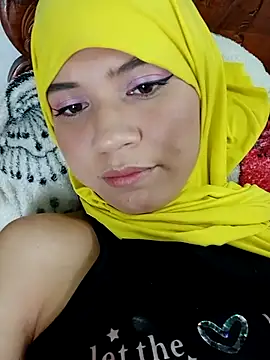 Snapshot of hanaa_18 chatting on 02-16-25, 01:05 hanaa 18 online show from 02-16-25, 01:05