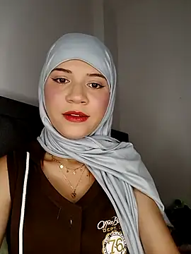 Snapshot of hanaa_18 chatting on 03-08-25, 10:24 hanaa 18 online show from 03-08-25, 10:24