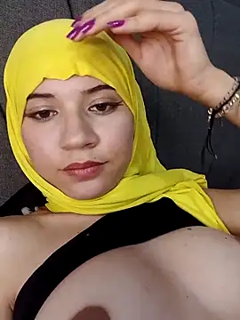 Snapshot of hanaa_18 chatting on 03-13-25, 11:05 hanaa 18 online show from 03-13-25, 11:05