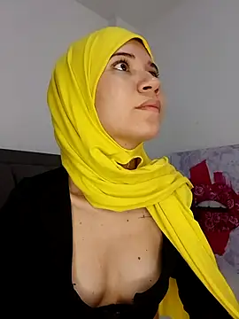 Snapshot of hanaa_18 chatting on 03-18-25, 03:31 hanaa 18 online show from 03-18-25, 03:31