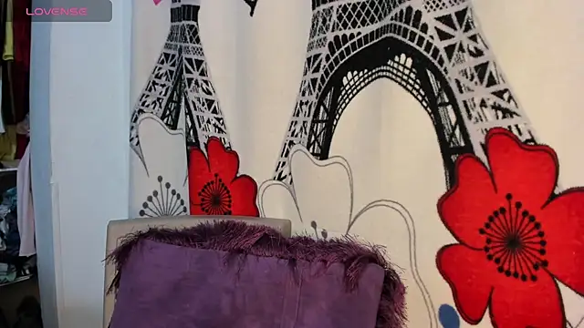 Snapshot of hanaa_18 chatting on 10-25-25, 11:54 hanaa 18 online show from 10-25-25, 11:54