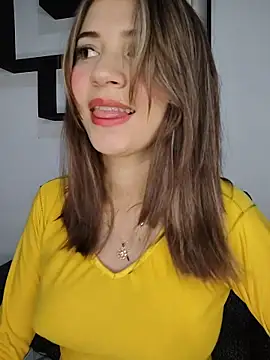 Snapshot of hanaa_18 chatting on 10-31-25, 02:01 hanaa 18 online show from 10-31-25, 02:01