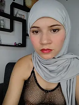 Snapshot of hanaa_18 chatting on 11-26-25, 04:24 hanaa 18 online show from 11-26-25, 04:24