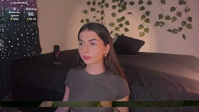 Coralinee 01 online show from 12-21-24, 12:20