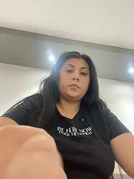 Snapshot of valentinesexx chatting on 01-15-25, 05:29 valentinesexx online show from 01-15-25, 05:29