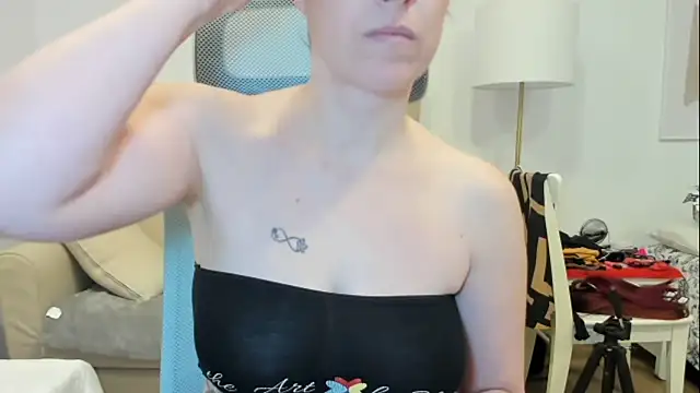 Snapshot of emmita69_ chatting on 03-15-26, 05:46 emmita69 online show from 03-15-26, 05:46