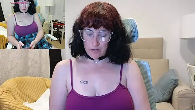 Snapshot of emmita69_ chatting on 03-18-26, 11:19 emmita69 online show from 03-18-26, 11:19