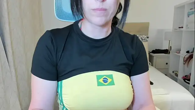 Snapshot of emmita69_ chatting on 04-16-26, 04:13 emmita69 online show from 04-16-26, 04:13