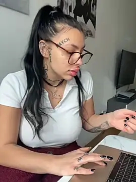 Snapshot of sexynalaa chatting on 01-28-25, 11:06 sexynalaa online show from 01-28-25, 11:06
