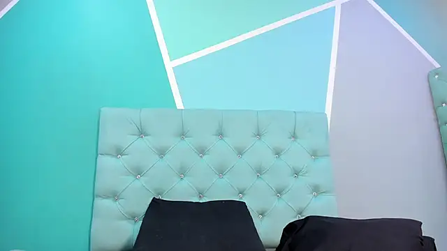 AlondraFerri1 online show from 12-17-24, 08:10