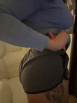 PetitLumiere online show from 02-17-25, 01:47