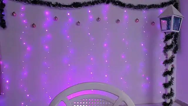 Snapshot of cute_roxana_ chatting on 12-28-24, 10:23 cute roxana online show from 12-28-24, 10:23